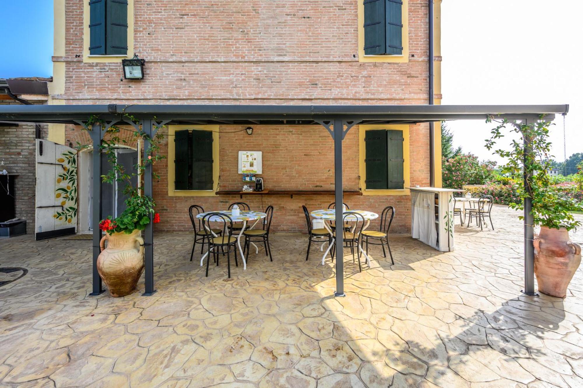 La Casa Di Valeria - Modena Bed and Breakfast Εξωτερικό φωτογραφία